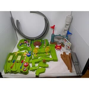 Super Mario Kart Hot Wheels Circuit Racing Track Set W/4 Characters-With Box